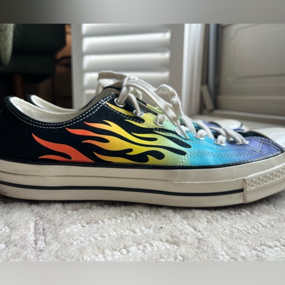 VGUC barely worn Chuck Taylor Converse low tops - Size 11.5 - Picture 3 of 4